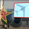 Misteriozna crna letelica zakačena za kineski bombarder: Ovaj prizor zbunio Amerikance! Hipersonična raketa ili dron…