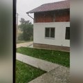 U Kragujevcu potop: Vozila mile kroz vodu, grad veličine oraha sve potukao: Dvorišta se zabelela u svega nekoliko sekundi…
