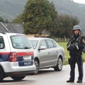 "Sve ću vas pobiti" Albanac (29) naoružan upao u policijsku stanicu u Lincu, pretio krvoprolićem, dva sata trebalo da ga…