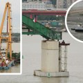 Pola Starog savskog mosta više nema: Ovako radi mađarska dizalica Adam Klark