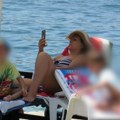 Naša pevačica u 74 godine je zategnuta kao praćka: Ovo je njen jelovnik: Na svaka 4 sata pije napitak koji topi kilograme