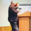 Skandal u Kijevu! Zamenica gradonačelnika i kadar Zelenskog se potukli oko mikrofona! (video)
