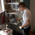 Novi Sad: Stefan sve postiže - i uspeh na svim takmičenjima i pomoć bratu i sestri i drugarima