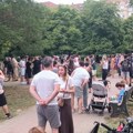 Skup solidarnosti pretučenom dečaku! Roditelji se okupili u parku kod Medicinske škole