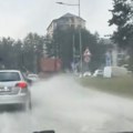 Počelo je jako nevreme u Srbiji! Ulice na Zlatiboru se pretvorile u reke, RHMZ izdao hitno upozorenje: Oluja se sručila i na…