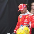 Hamilton kažnjen pomeranjem za tri mesta zbog ometanja na stazi