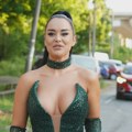 Žena od Sultana sa dečkom razmenjuje nežnosti u javnosti: Krije njegov identitet godinama, a on je svuda prati u stopu (VIDEO)…