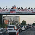 Svojevrsni „rat“ transparetntima između SNS-a i zborova u Kragujevcu ušao u drugi dan (VIDEO)