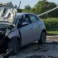 Jeziv snimak saobraćajne nesreće kod Kraljeva: Automobil velikom brzinom probio zaštitnu ogradu, pa se zaustavio tik do…