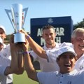 Đoković podigao novi trofej u društvu legendi: Urnebesnim potezom nasmejao sve na golf terenu