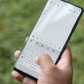 Samsung poboljšava tastaturu veštačkom inteligencijom: Analizira i predviđa reči i fraze za brže dopisivanje