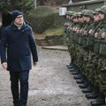 Vučević na Božić posetio pripadnike Vojske Srbije u bazi "Medevce": "Moje srce je puno"