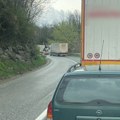 Sudar autobusa i kamiona u krivini kod Priboja Saobraćaj u prekidu