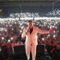 Noć za pamćenje: Petnaest hiljada ljudi pevalo u Sarajevu uz Aca Pejovića (foto)