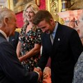 Dejvid Bekam dobio titulu viteza: Odlikovao ga lično kralj Čarls III, njega i Viktoriju od danas će morati ovako da…