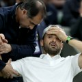 Dimitrov kao da je izašao iz srednjevekovnog rata, levom rukom morao da pridržava desnu VIDEO