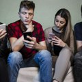 Deca u Srbiji masovno dele i lajkuju pesmu sa najogavnijim tekstom ikada: Kad čujete reči, presešće vam sve