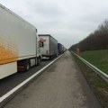 AMSS: Na granici sa Hrvatskom kamioni za izlaz iz Srbije čekaju sat vremena