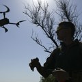 Ukrajina prva u svetu primenjuje AI rojeve dronova: Mašine same odlučuju ko je meta