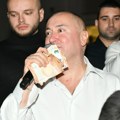 Ne zna šta će sa bakšišom: Đanija na veselju kitili kao Božićnu jelku: Evo koliko je zaradio za refren pesme (foto)