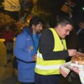 Studenti koji pešače iz Čačka stigli u Kosjerić: Dočekani uz pogaču i so, vatromet i baklje