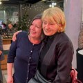 "Нико ме не зове" Удовица Томе Здравковића се појавила у јавности и проговорила! Не одваја се од његове ћерке