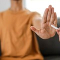 Prva škola za odvikavanje od pušenja i vejpinga otvorena u Moskvi! Stručnjaci upozoravaju: Elektronske cigarete nose ozbiljne…