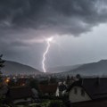 Oluja pogodila Sloveniju: Muškarac stradao, druga osoba povređena