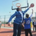 Vučić i cepanje „Ekspo“ svesaka: Roditelji nisu uspeli da vaspitaju decu