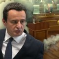 Kurti bacao suzavce u kosovskom parlamentu Lažni premijer poznat po vandalizmu, a sada je i sam jedva izvukao živu glavu