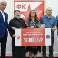 Prelep gest Crvena zvezda uručila ček od 50 hiljada evra Narodnim kuhinjama na Kosmetu