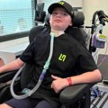Dečak (10) bio na odmoru kada su počele promene u ponašanju: Sve je počelo od kratkog daha, sada je u kolicima