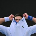 Đoković skinuo majicu, svi su primetili jedan poseban detalj! Novaku baš on pomaže u najtežim trenucima!