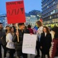 Majka gej mladića na protestu u Beogradu: Policajci mi silovali sina, ponašali se kao sadisti