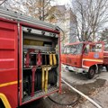 Zapalio se objekat u KBC "Dr Dragiša Mišović": Na lice mesta izašlo 14 vatrogasaca sa 5 vozila (foto)
