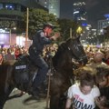 Sukob policije i demonstranata na protestu u Tel Avivu; U Pojasu Gaze ubijena 61 osoba, uključujući troje u izraelskom napadu…