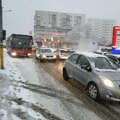 Kiša, a SAD i sneg i kolaps! Na auto-putu kroz Beograd se mili 10 km, duž Takovske i Kneza Miloša se jedva kreću: Evo gde…