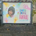 Mala Nina imala je hitnu operaciju na mozgu u Turskoj, danas se vratila i ugledala bilbord posvećen njoj! Ovako su je…