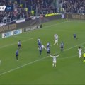 Vlahović veorvatno mora menjati sredinu, kolo Muani majstorijom namestio pogodak: Inter pao na Alijanc stadionu! (video)