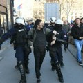 Koje su dužnosti policije, a koja su prava građana u slučaju privođenja na skupu ili protestu