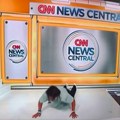 "Blam" u programu uživo: Sportista probao akrobaciju, "poljubio pod", pa šalom nasmejao voditelje (VIDEO)