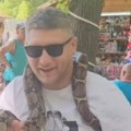 Filip živi sa 10 zmija, najveća ima čak 8 metara, a desio se i ujed: "Bol je isti kao kad ubode pčela"