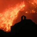 Besni Požar iznad Čanja: Vatrogasci se bore sa vatrenom stihijom - vatra stigla do kuća (video)