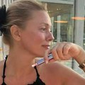 Danica Andonov u kupaćem pozira na bazenu: U ruci čaša vina i svi kažu da izgleda fenomenalno: Oko nje samo idila i nestvaran…