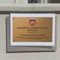 VIDEO Preko table Ambasade Srbije u Vašingtonu bio prelepljen natpis "Ambasada Republike Ćacilend"