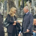 Žena Žarka Lauševića u crnom odelu stigla na groblje: Anita došla na sahranu Zdravka Šotre: Izjavila saučešće udovici