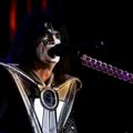 Otišao je Ejs Frili, gitarista grupe KISS: Legenda glam roka preminula nakon nesreće u studiju