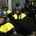 Žestoka tuča navijača i policije u Utrehtu, meč kasnio 50 minuta