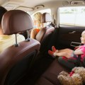 Vozio decu bez dečjih sedišta: Sud ga odmah strpao u zatvor i oduzeo mu automobil