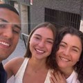 "Moja druga mama" Sara se grli sa Muratovom majkom, dirljiv prizor iz Španije: Svi prognozirali raskid, oni pokazali kako…
